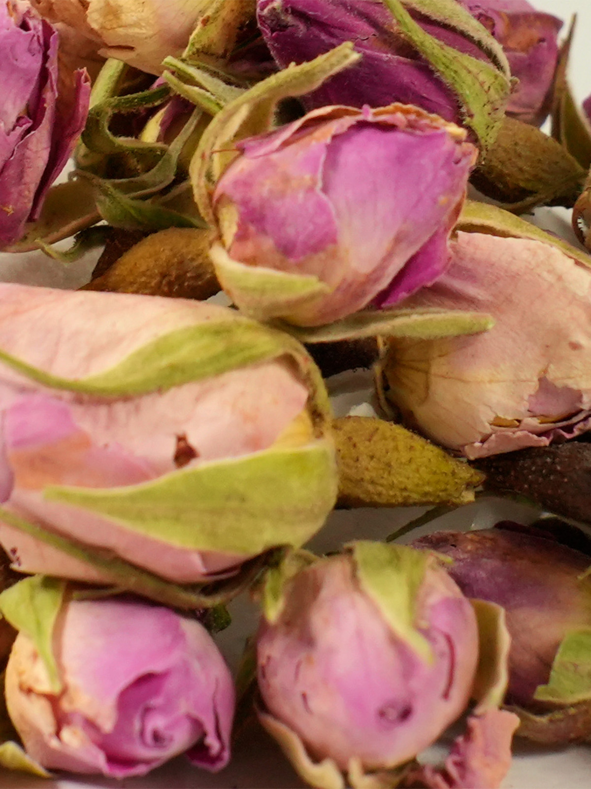 Лакомство Bambini Pets высушенные цветы розы для грызунов и кроликов, 10 г.