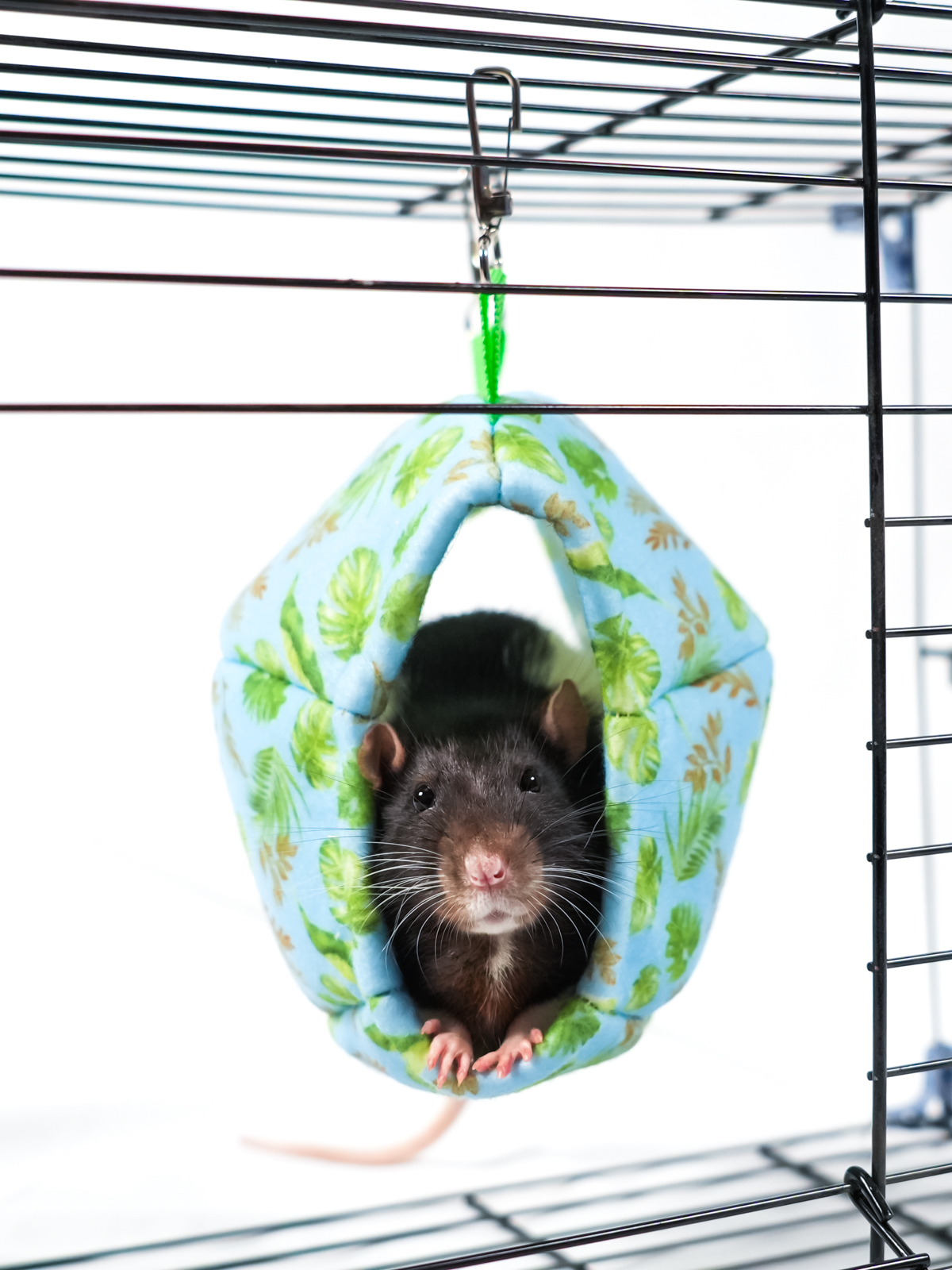 Bambini Pets Гамак подвесной из фетра  "Мяч регби" для грызунов и хорьков 18*13*13 см