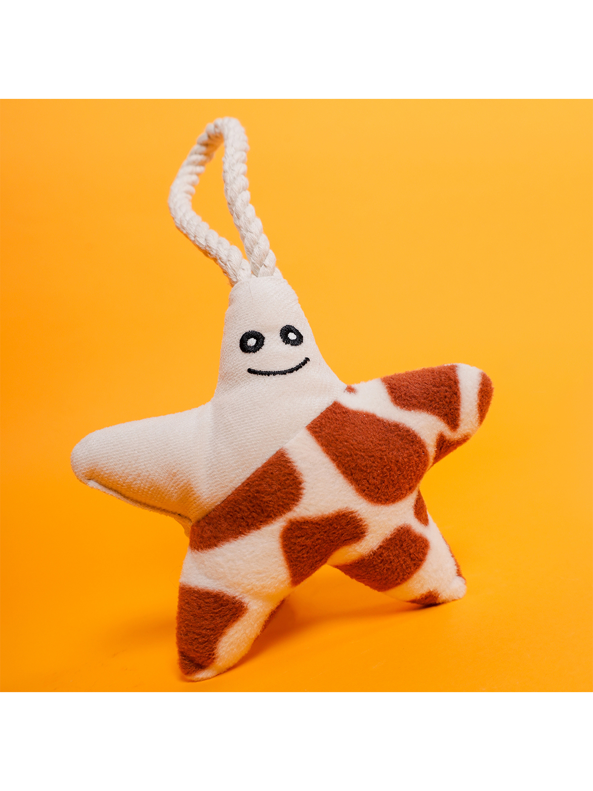 Игрушка Mr.Kranch для собак мелких и средних пород Звездочка с канатом и пищалкой 26х16х5см, бежево-пятнистая